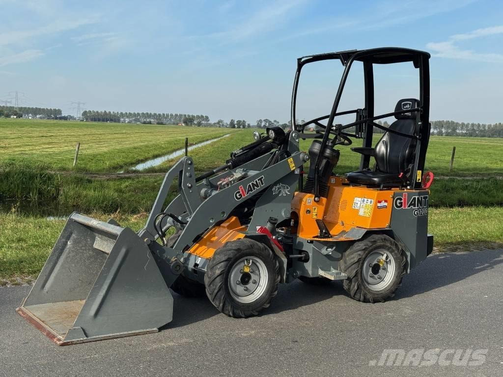 GiANT G 1200 Chargeuse sur pneus