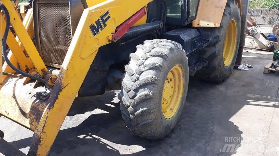 Fermec 860 Tractopelle