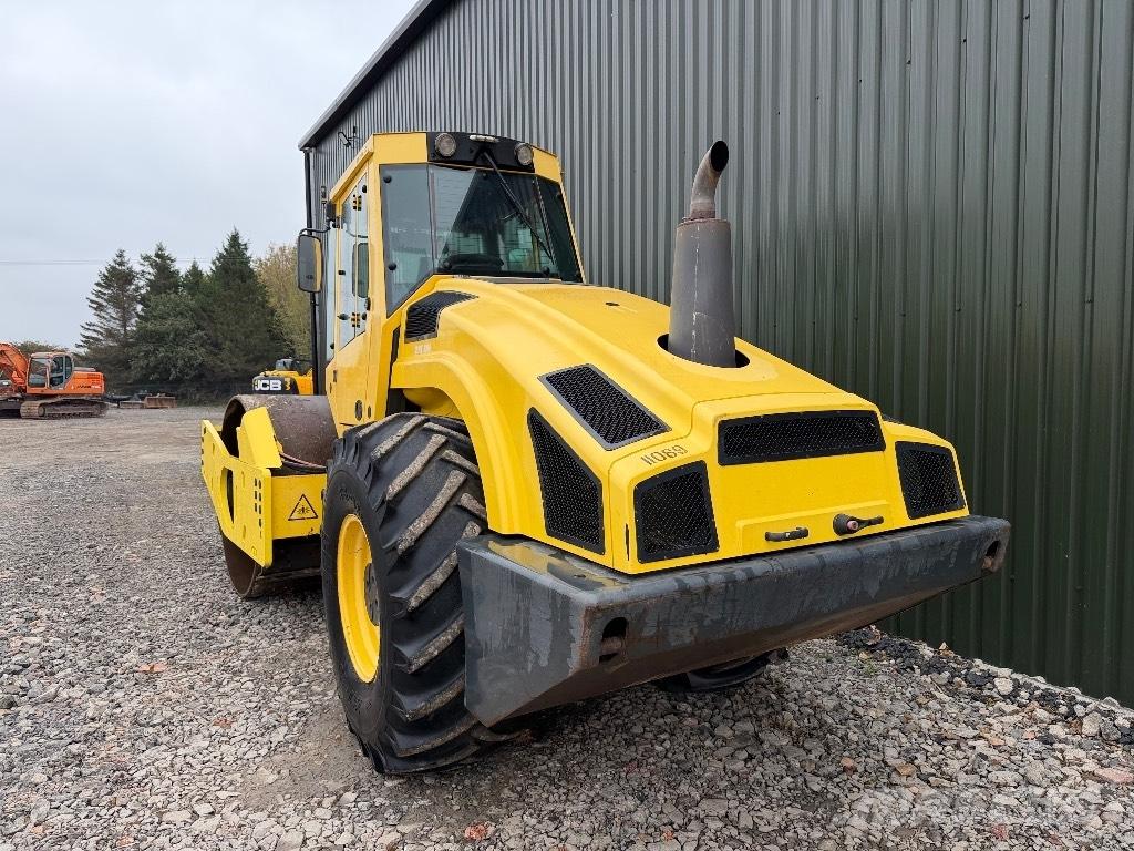 Bomag BW 213 D H-4 Rouleaux monocylindre