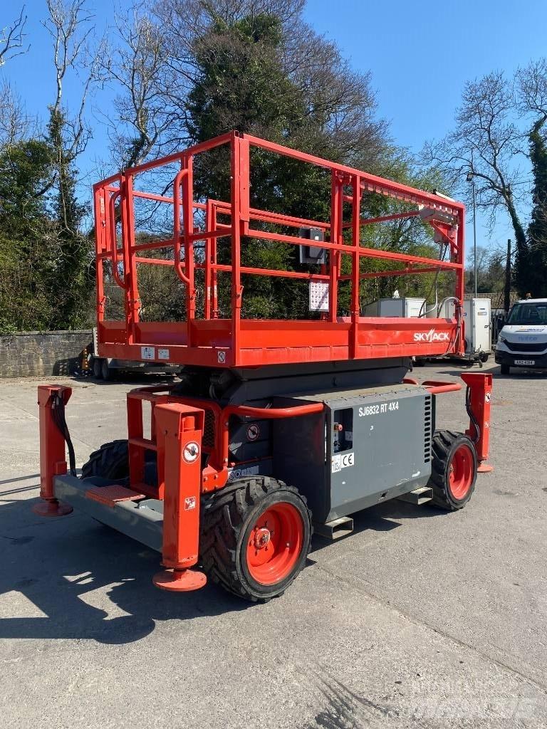SkyJack SJ 6832 RT Nacelle ciseaux