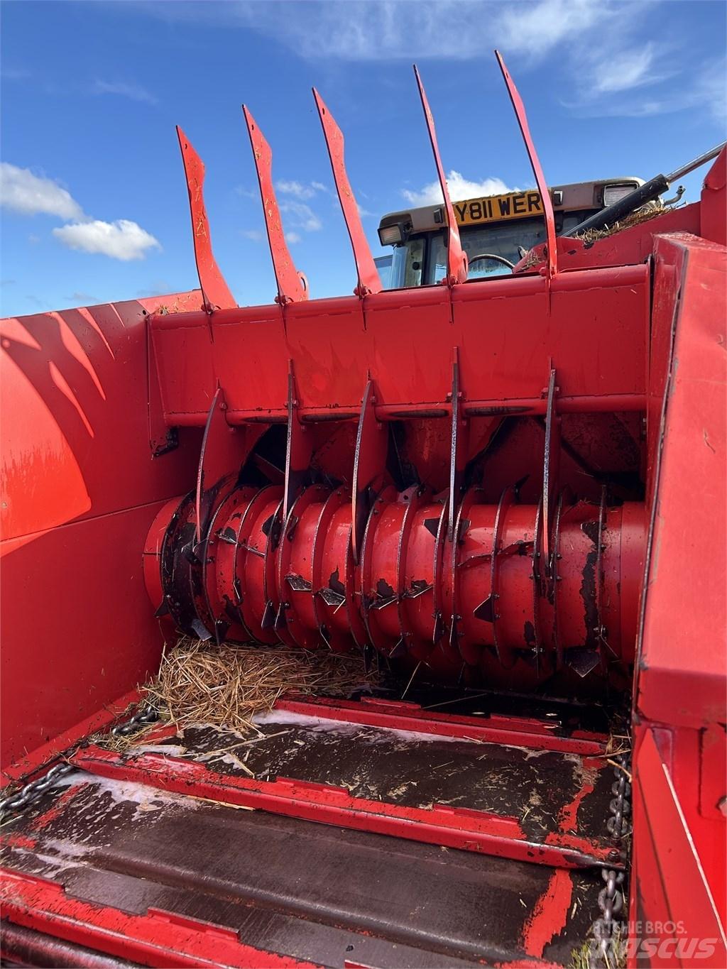 TEAGLE TOMAHAWK 808S Dérouleuse, pailleuse