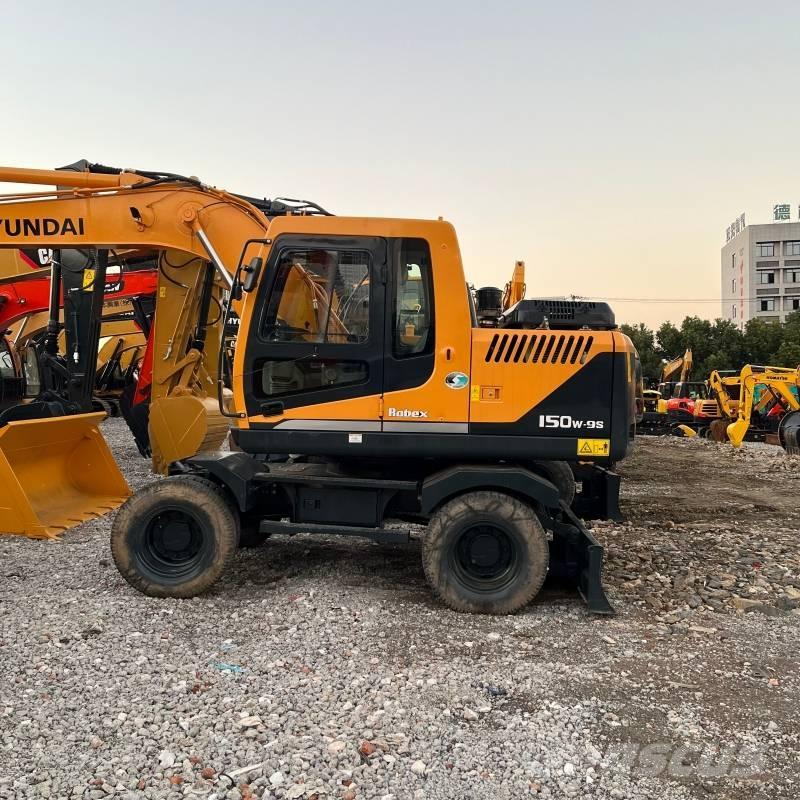 Hyundai R150w Pelle sur pneus