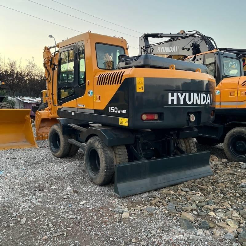 Hyundai R150w Pelle sur pneus
