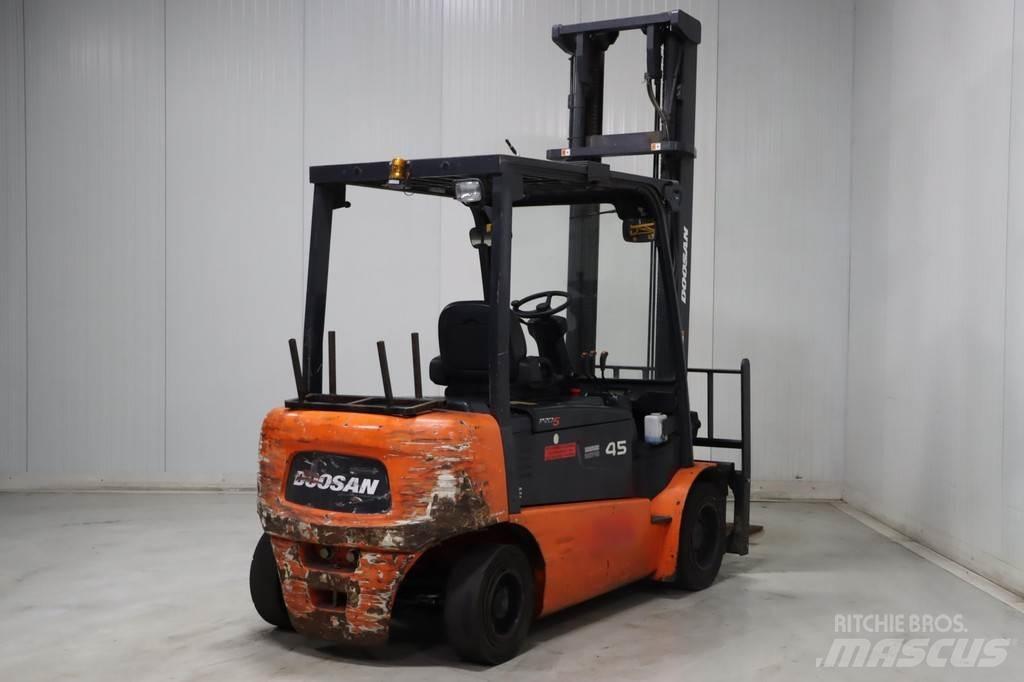 Doosan B45X-5 Chariots élévateurs électriques