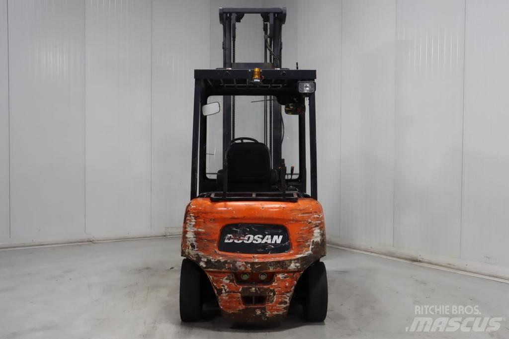 Doosan B45X-5 Chariots élévateurs électriques