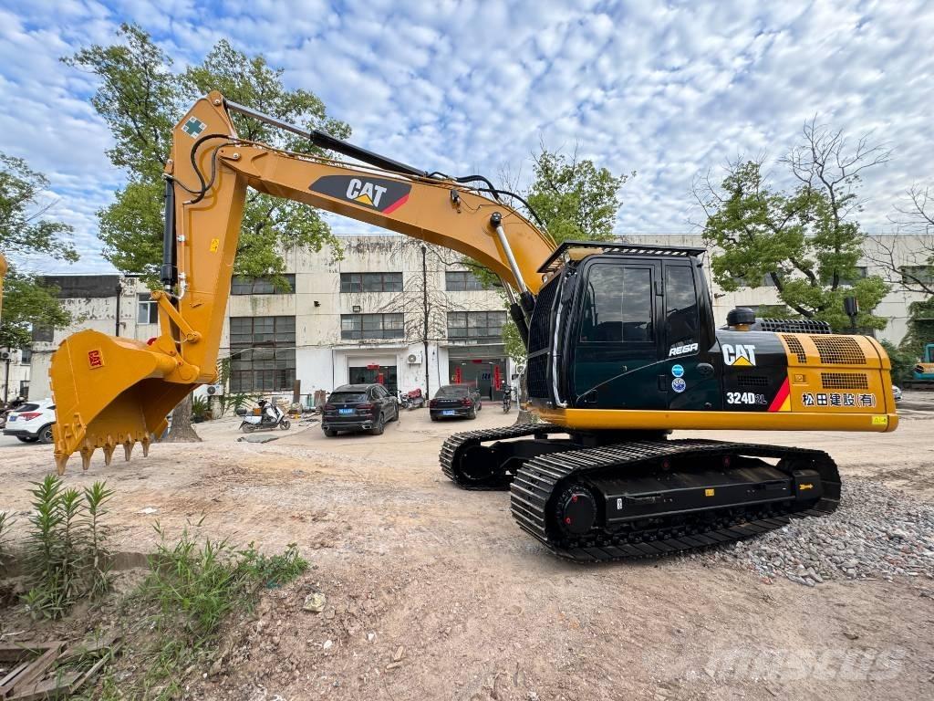 CAT 324 D Pelle sur chenilles