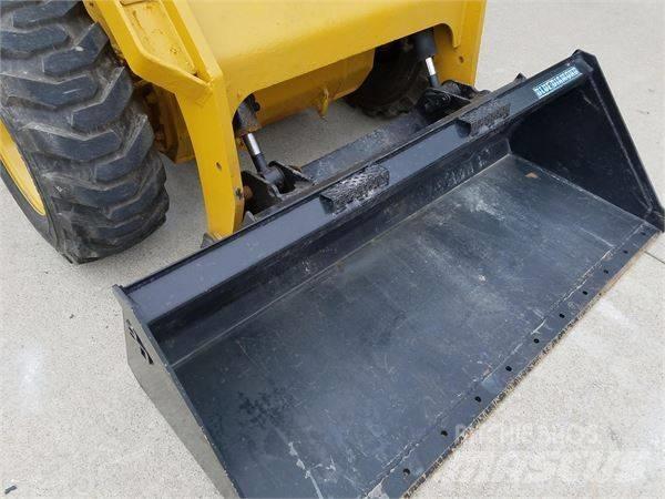 CAT 272 D Chargeuse compacte