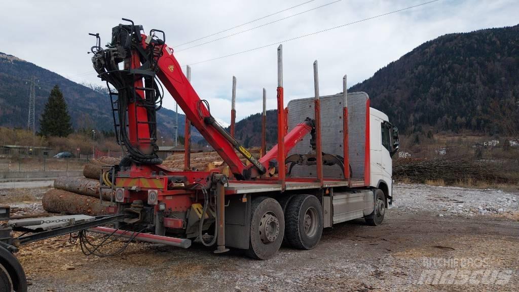 Volvo Truck Remorque forestière avec grue