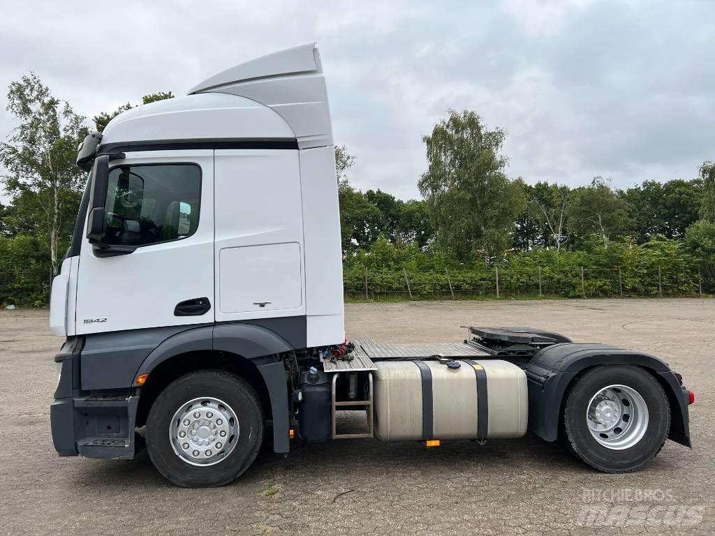 Mercedes-Benz 1842 Tracteur routier