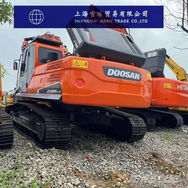 Doosan DX 225 Pelle sur chenilles