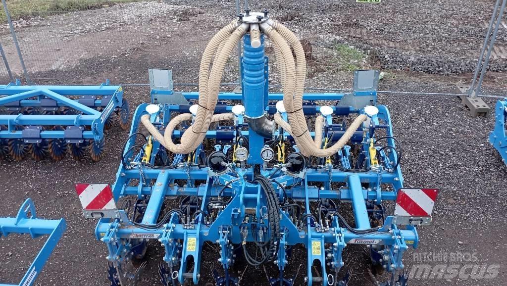 Farmet STRIP-TILL 6N Charrue à dents
