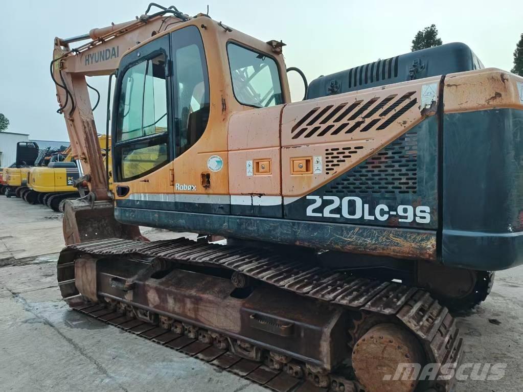 Hyundai R220LC-9S Pelle sur chenilles