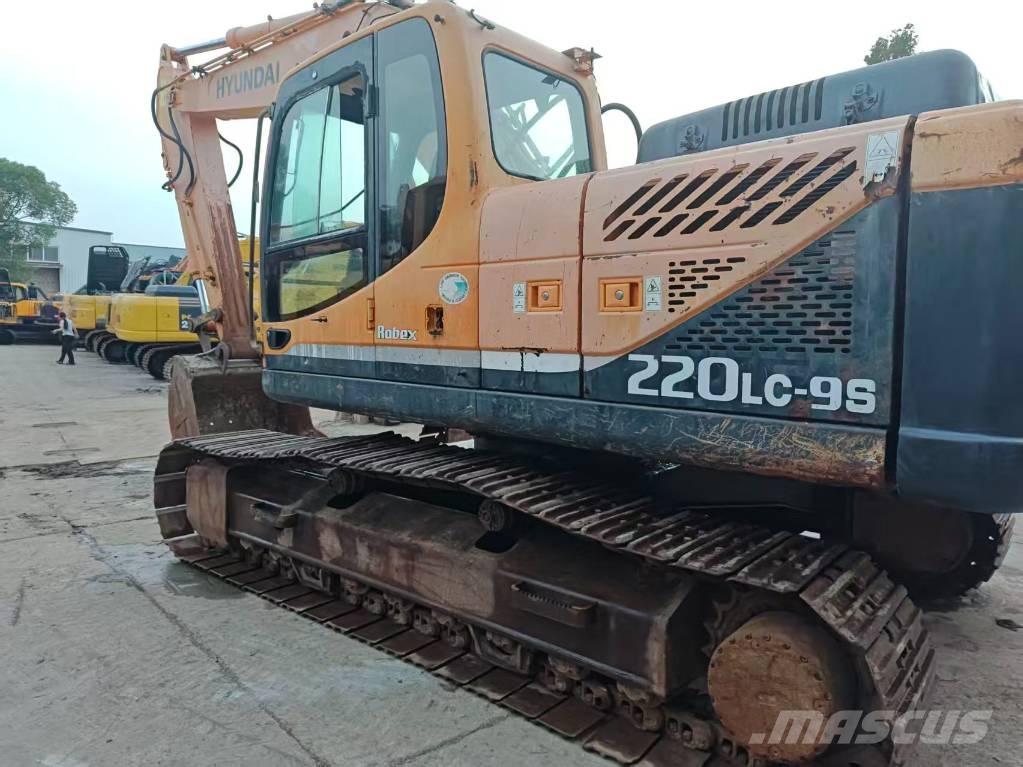 Hyundai R220LC-9S Pelle sur chenilles