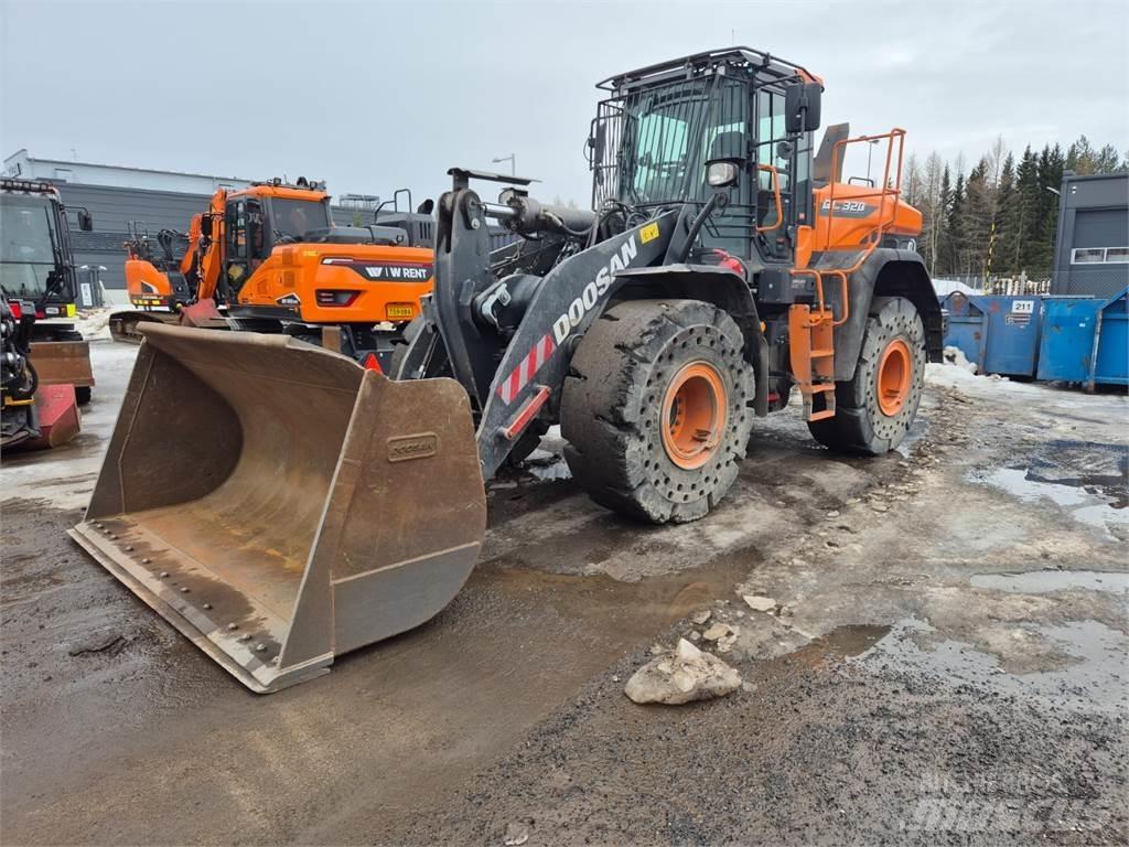 Develon DL320-7 Chargeuse sur pneus