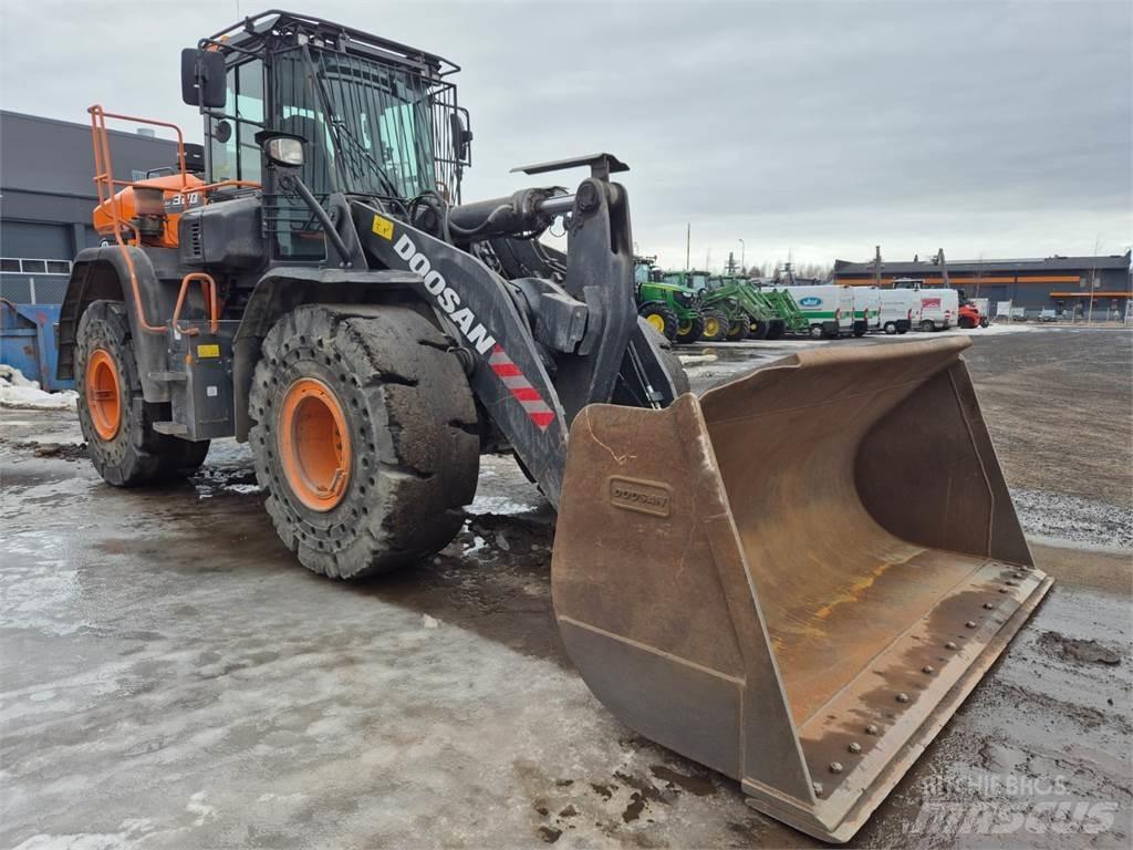 Develon DL320-7 Chargeuse sur pneus