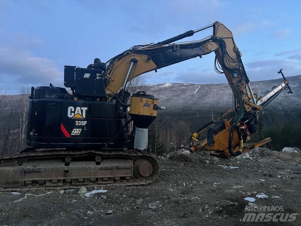 CAT 335 F L CR Foreuse de surface