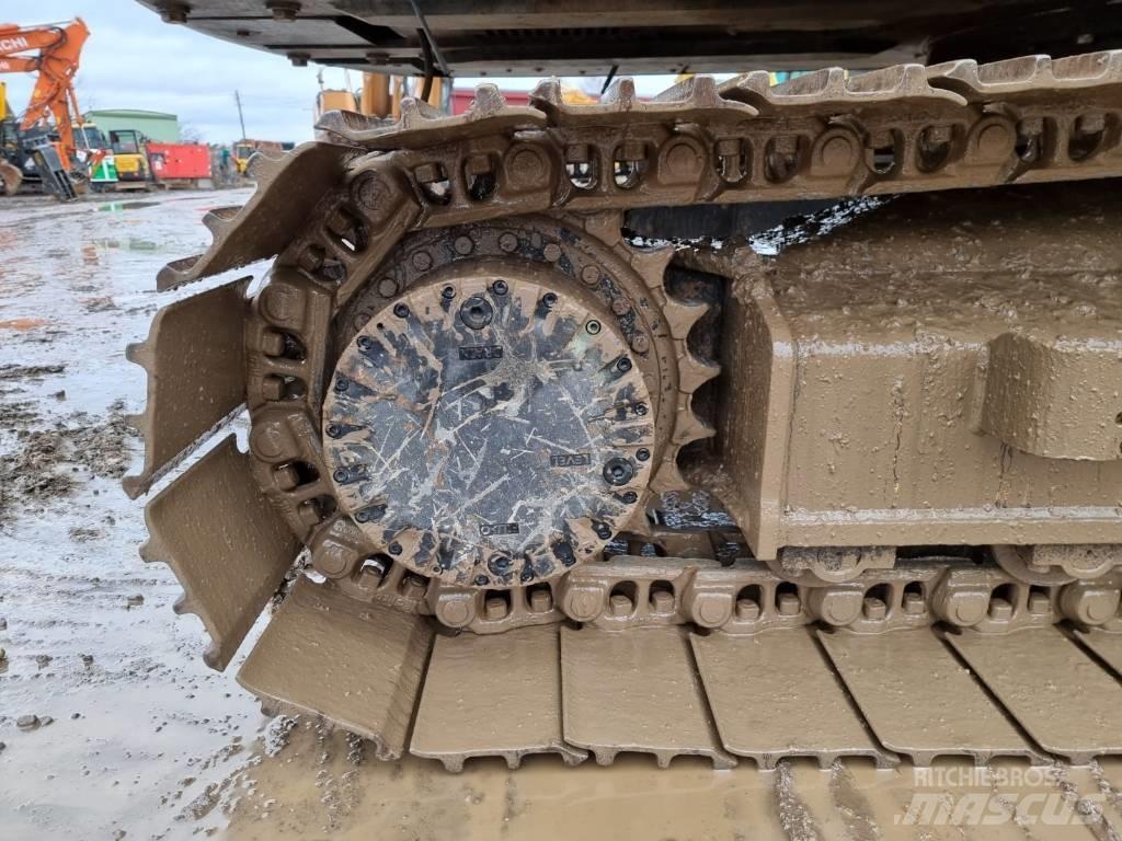 JCB JS 220LC Plus Pelle sur chenilles