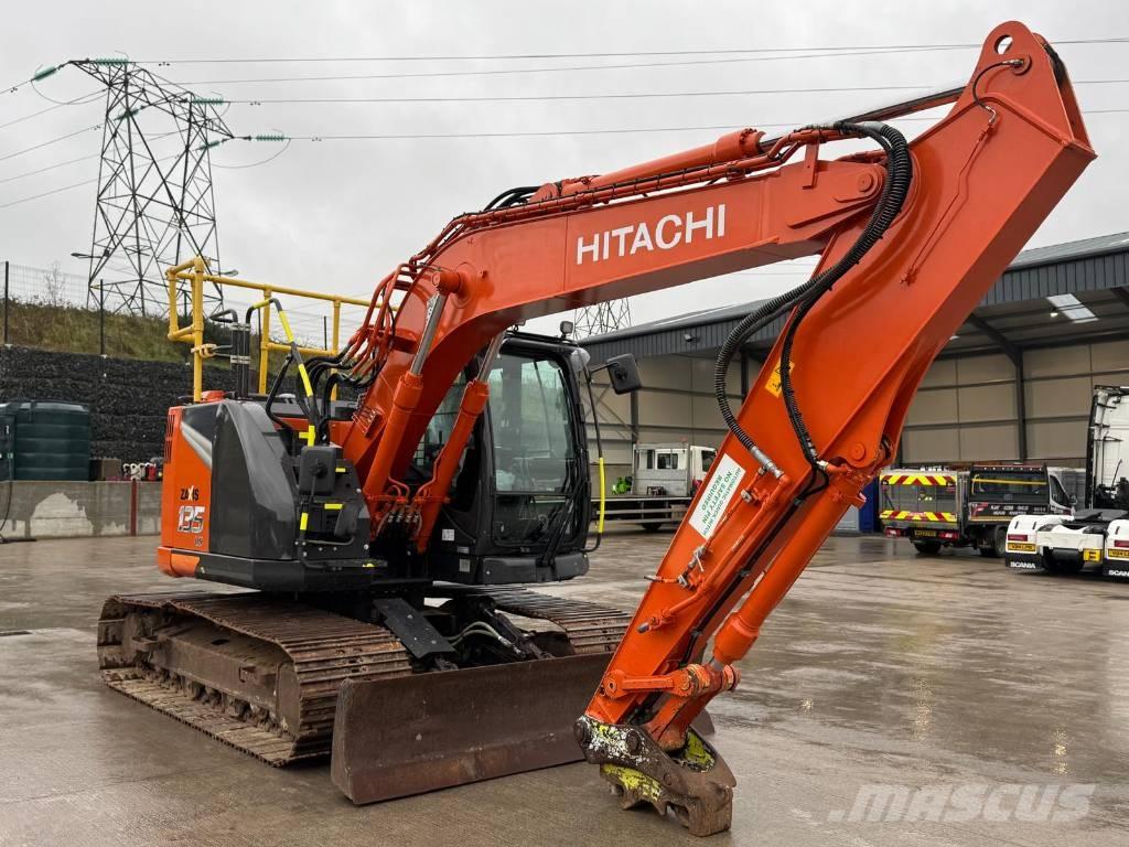 Hitachi ZX 135 US-7 Pelle sur chenilles