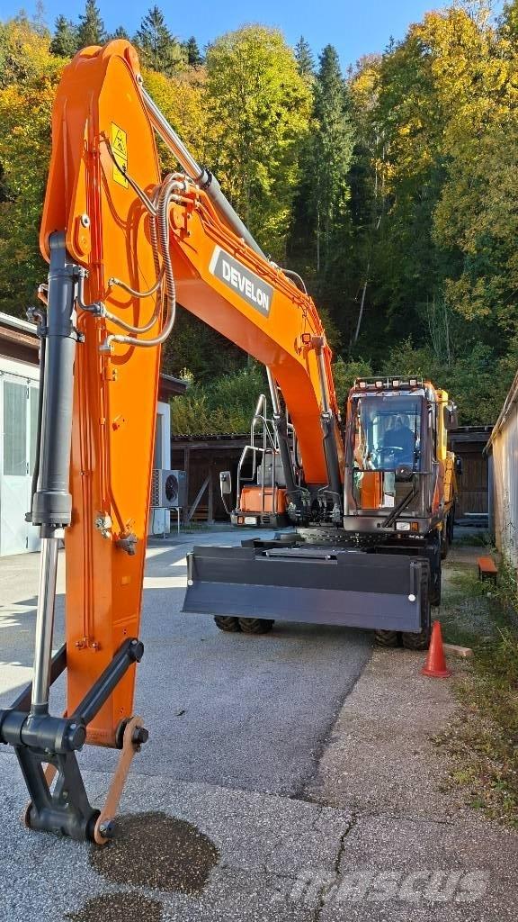 Develon DX 210 W-7 Pelle sur pneus