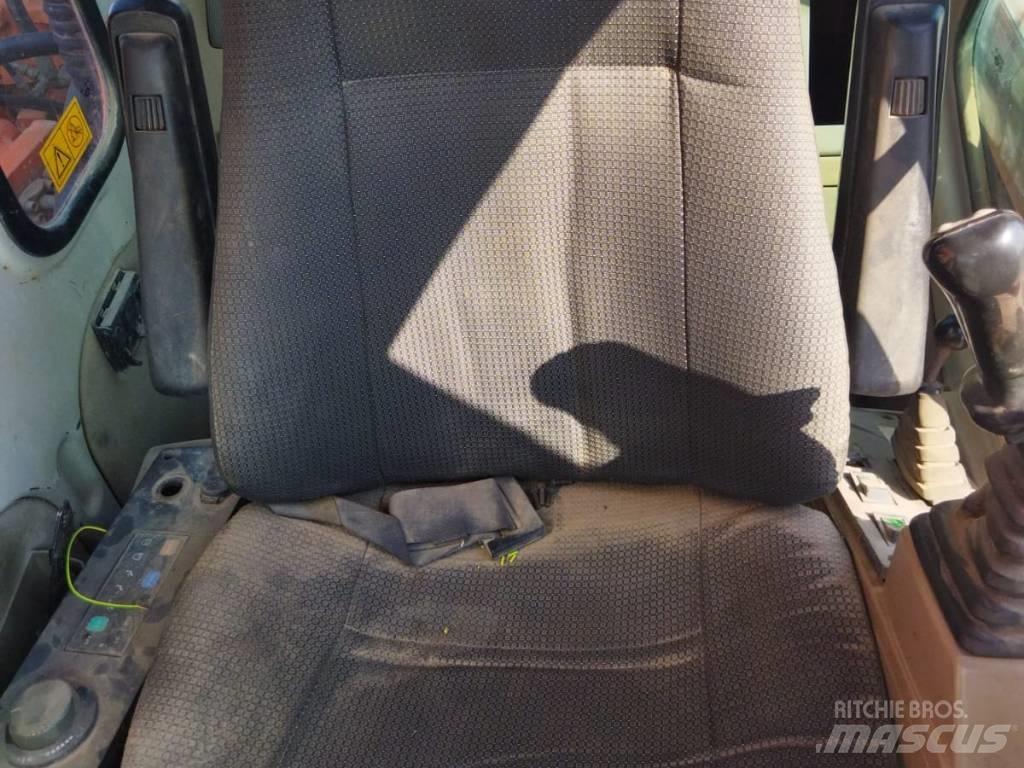 Daewoo 210 W-V Pelle sur pneus