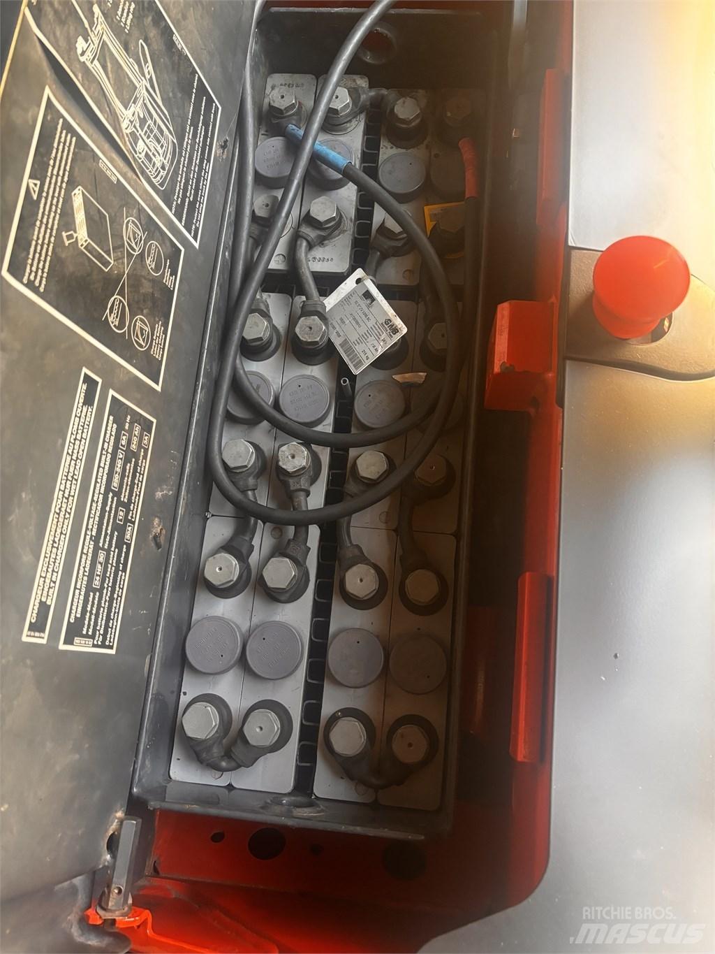 Linde L 16 Gerbeur accompagnant