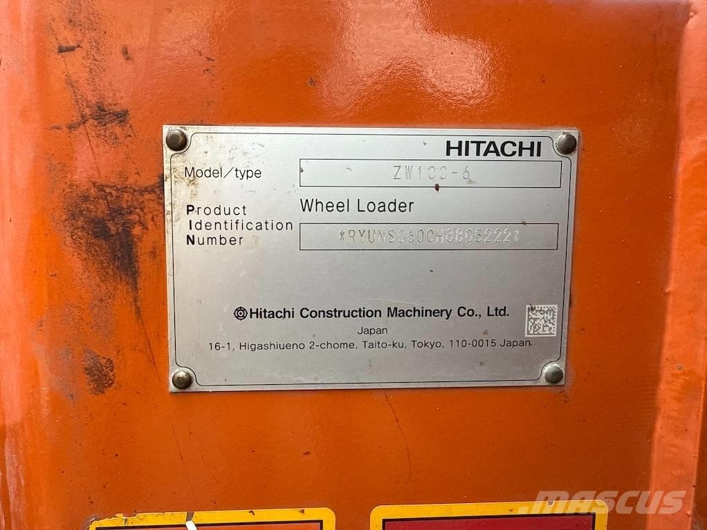 Hitachi ZW 100 Chargeuse sur pneus