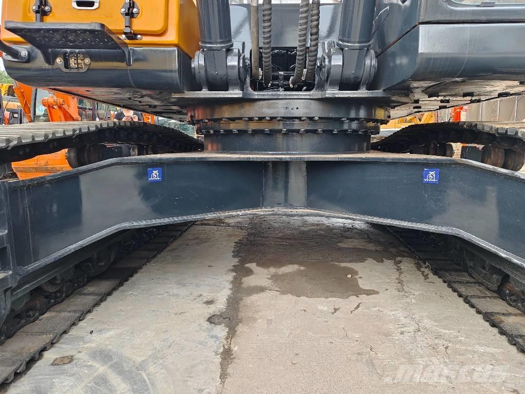 Hyundai R350LVS Pelle sur chenilles