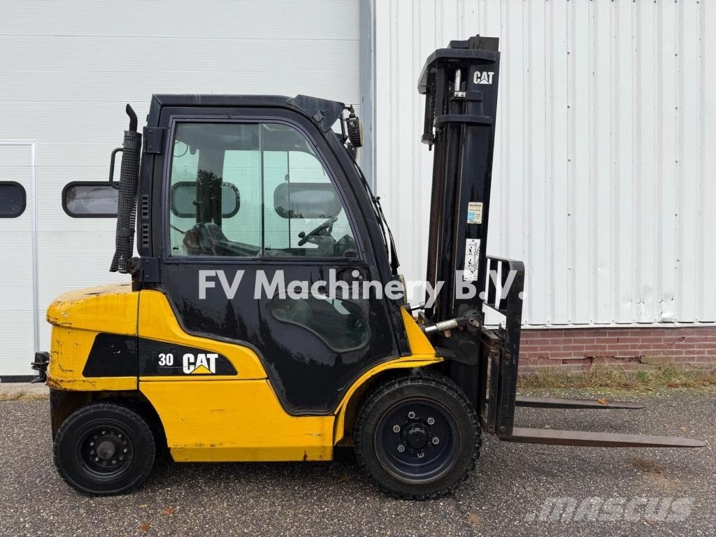 CAT DP 30 N Chariots diesel