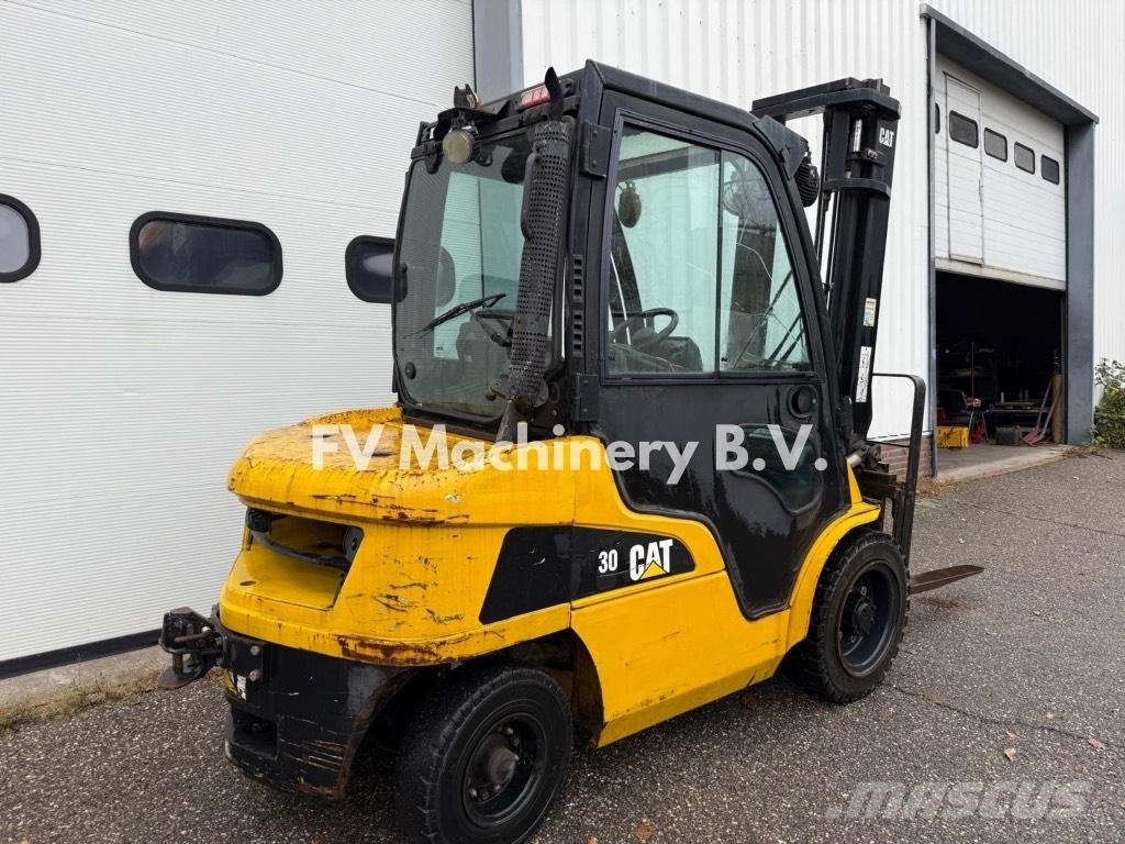 CAT DP 30 N Chariots diesel