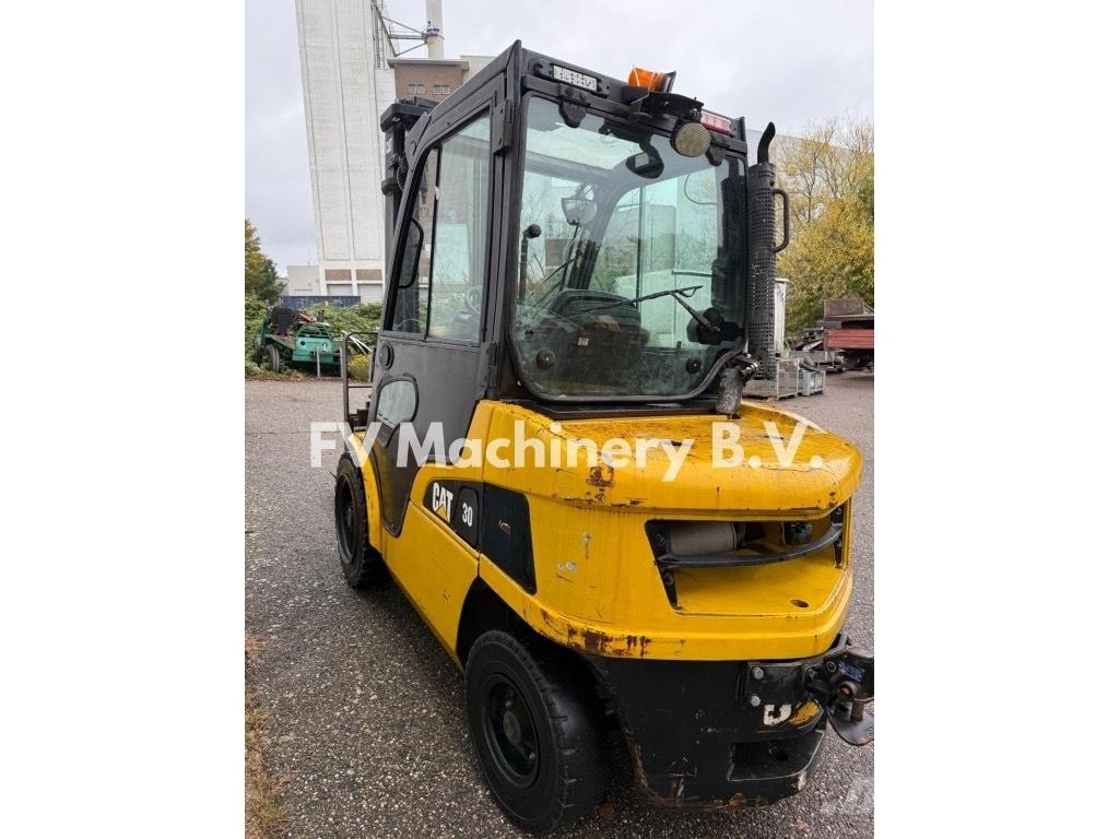 CAT DP 30 N Chariots diesel