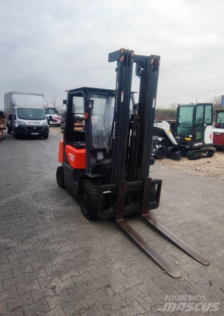 Doosan D 30 G Chariots diesel