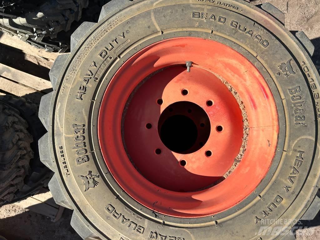 Bobcat 10x16.5 Tires Pneus, roues et jantes