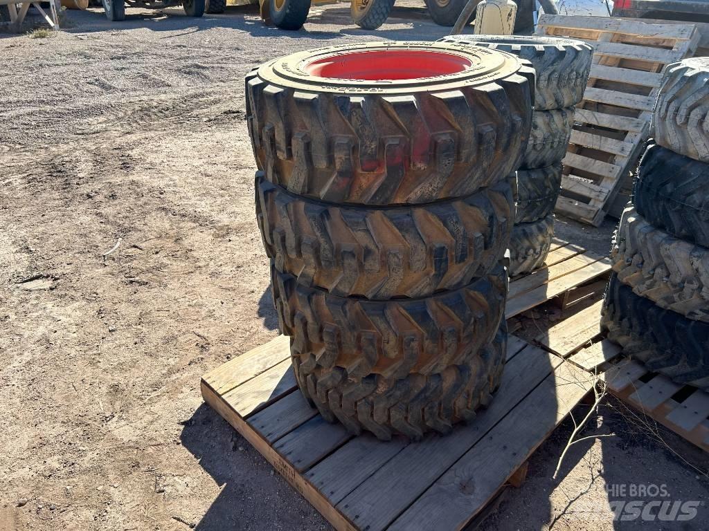 Bobcat 10x16.5 Tires Pneus, roues et jantes