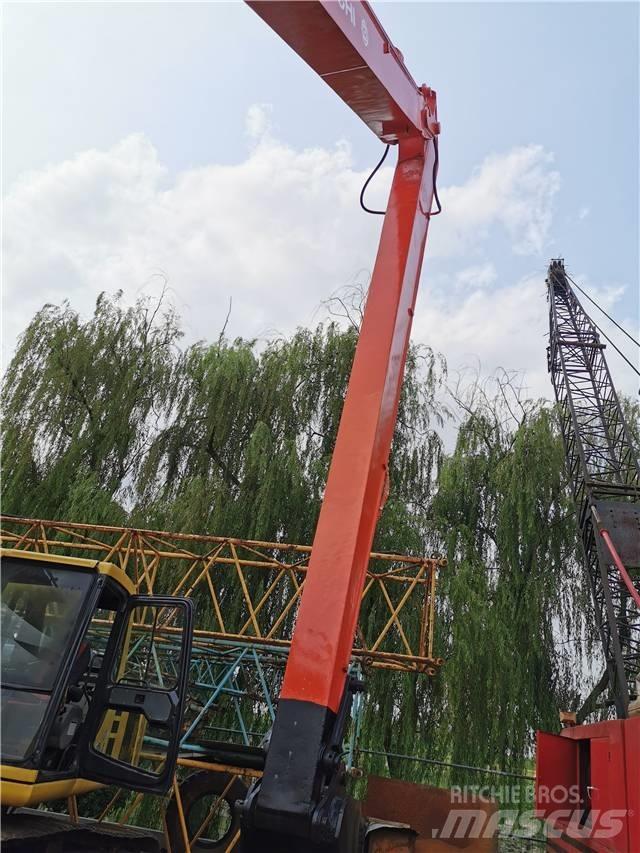 Hitachi EX 220 LC Pelle sur chenilles