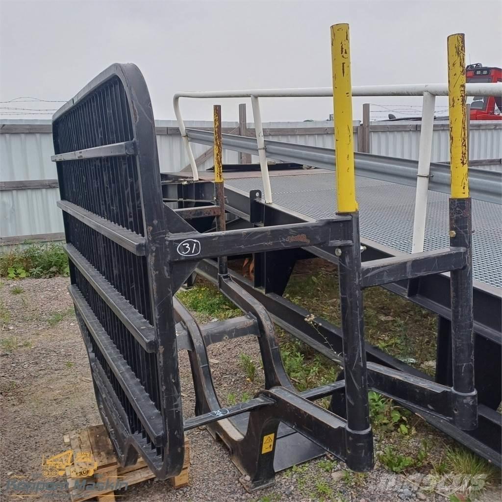 John Deere 810e Autres accessoires pour matériel forestier