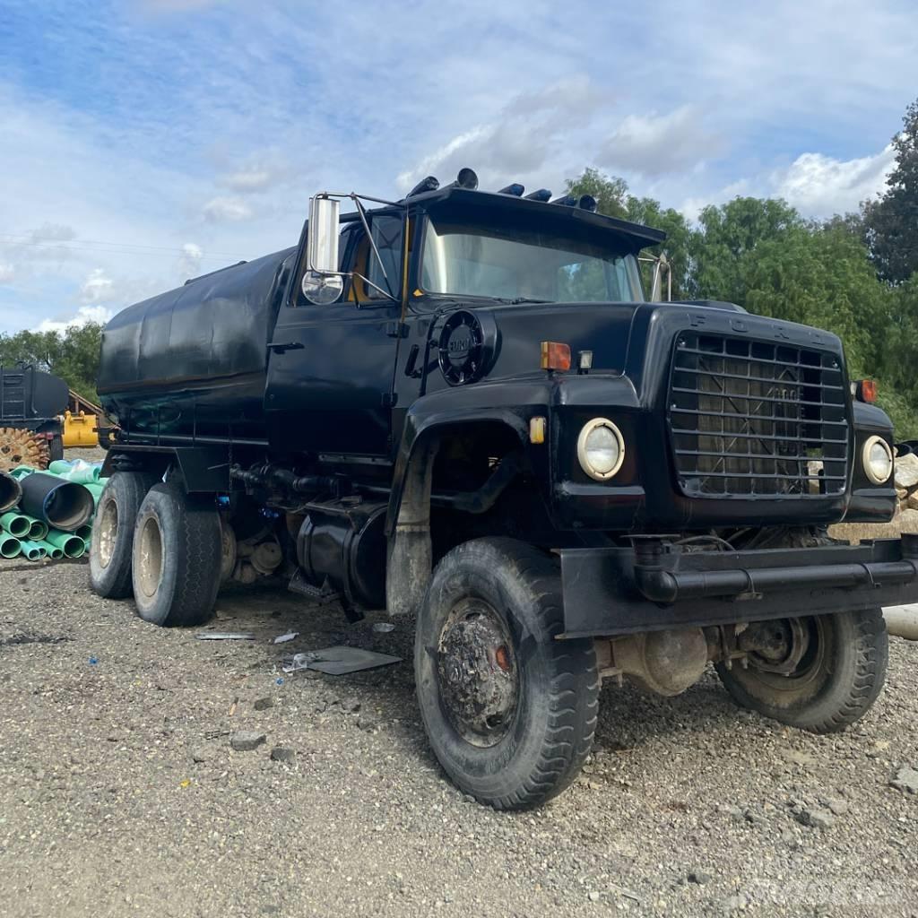 Ford 6 x 6 Camion citerne à eau