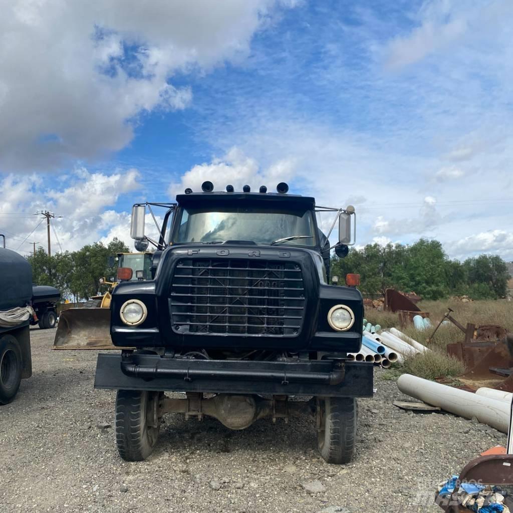 Ford 6 x 6 Camion citerne à eau
