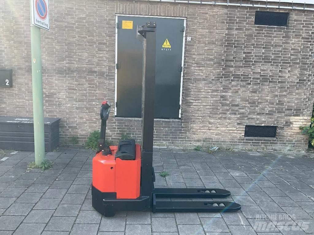 Toyota BT SWE120L Gerbeur accompagnant