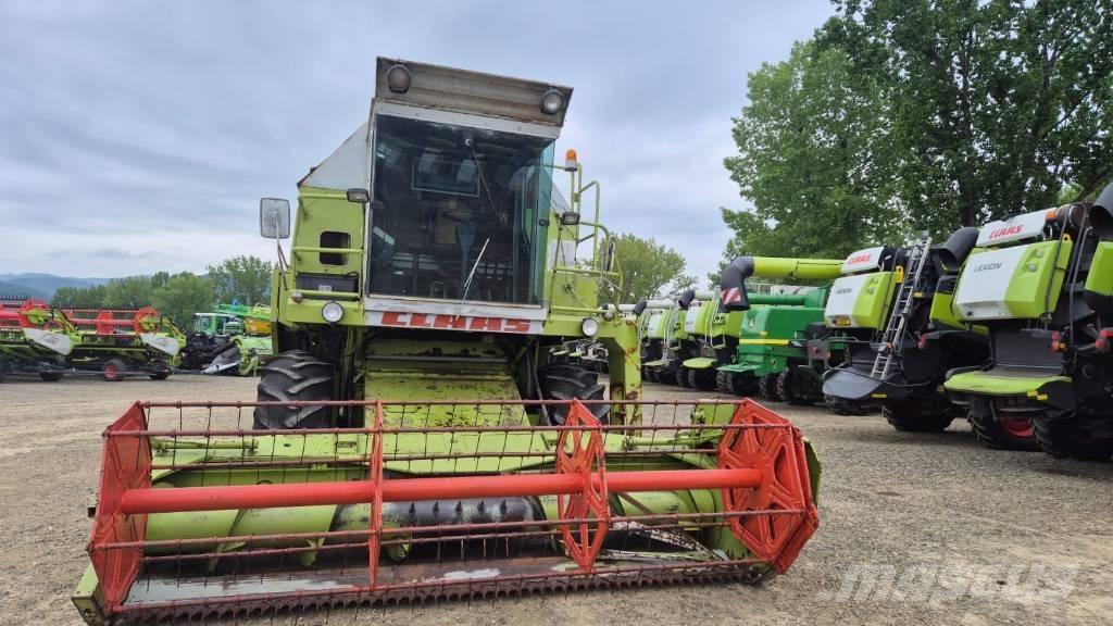 CLAAS Dominator 86 Moissonneuse batteuse