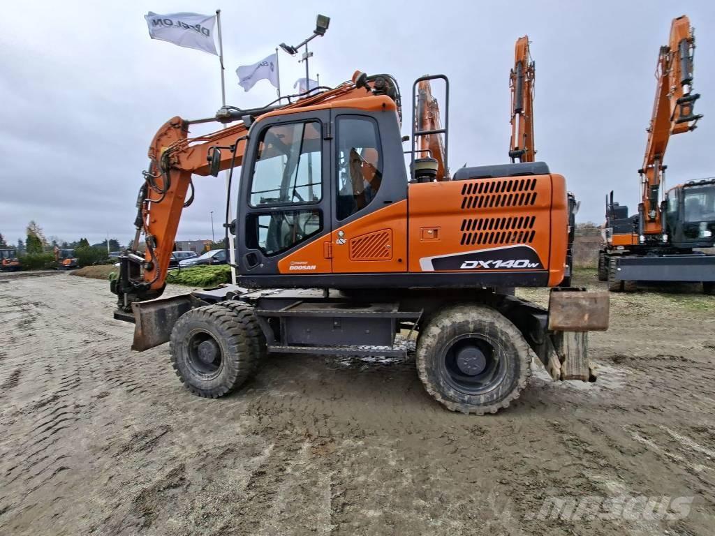 Doosan DX140W-5 Pelle sur pneus