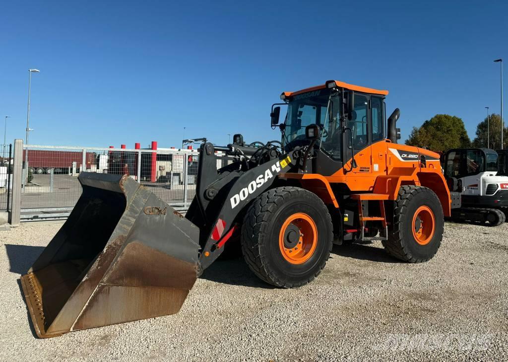 Doosan DL 220-5 Chargeuse sur pneus