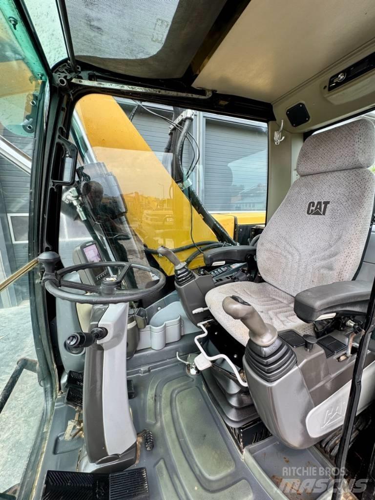 CAT M322D Pelle sur pneus