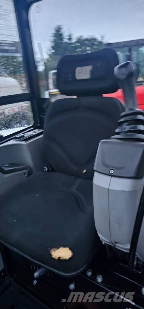 CAT 302.7 D CR Mini pelle < 7t