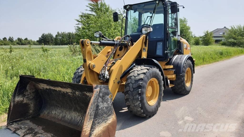 CAT 908M Chargeuse sur pneus