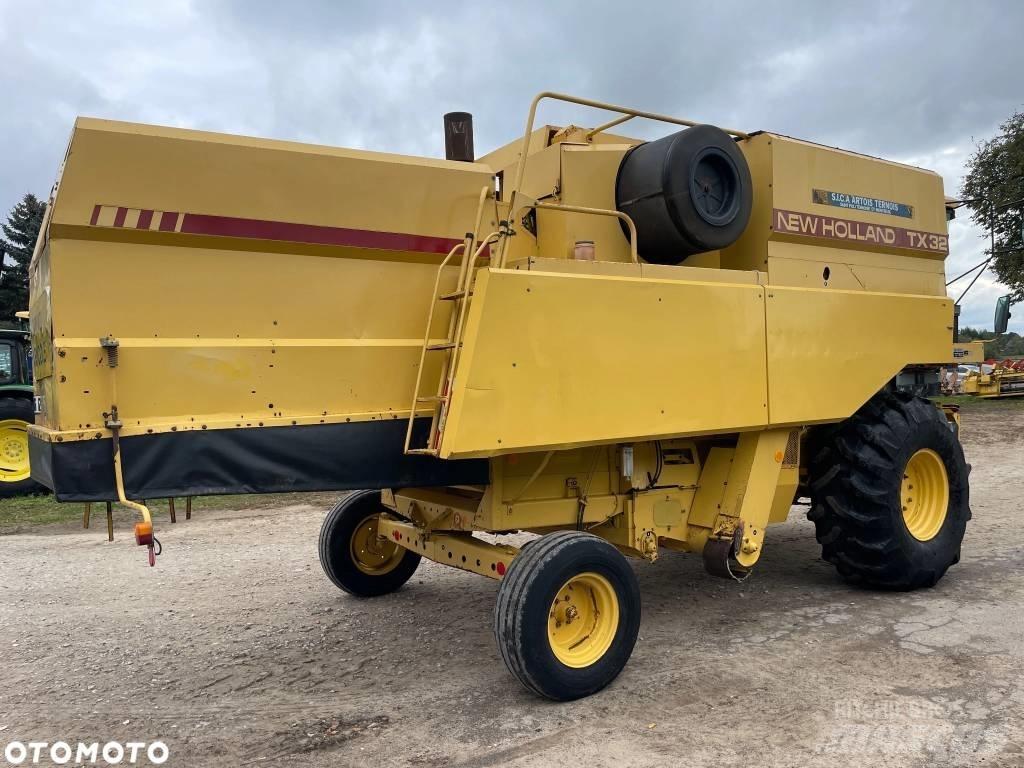 New Holland TX 32 Moissonneuse batteuse