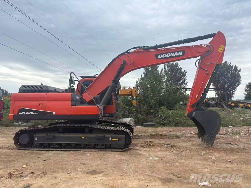 Doosan DX 225 Pelle sur chenilles