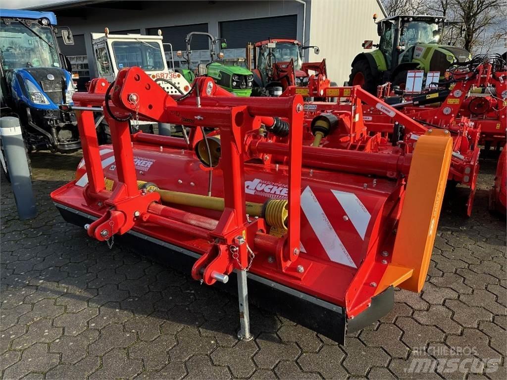 Dücker UM 27 HV G7 Autres matériels de fenaison