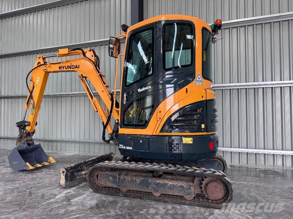Hyundai R25Z-9 AK Mini pelle < 7t