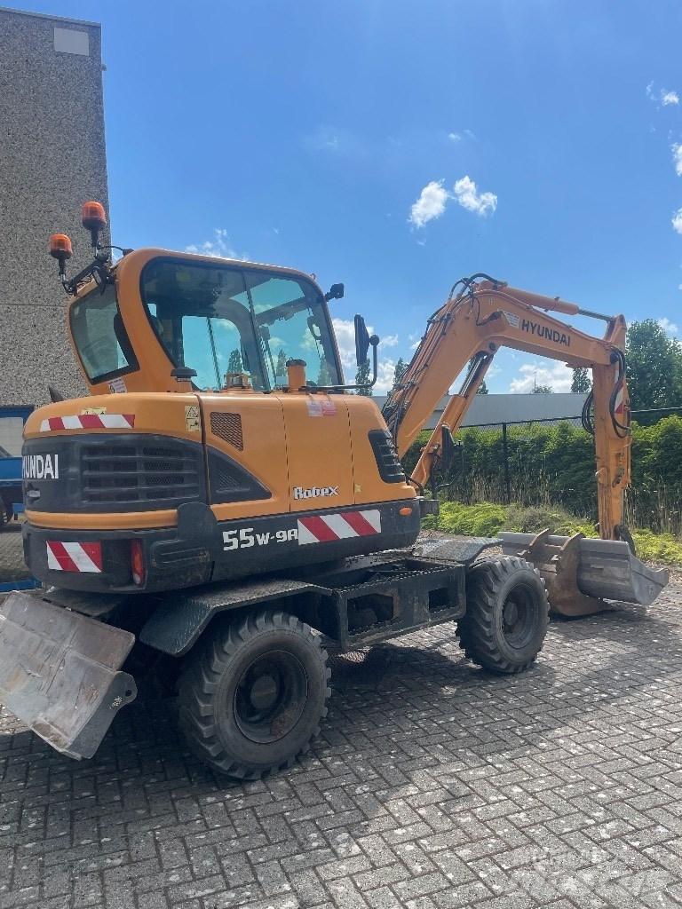 Hyundai 55w9a Pelle sur pneus
