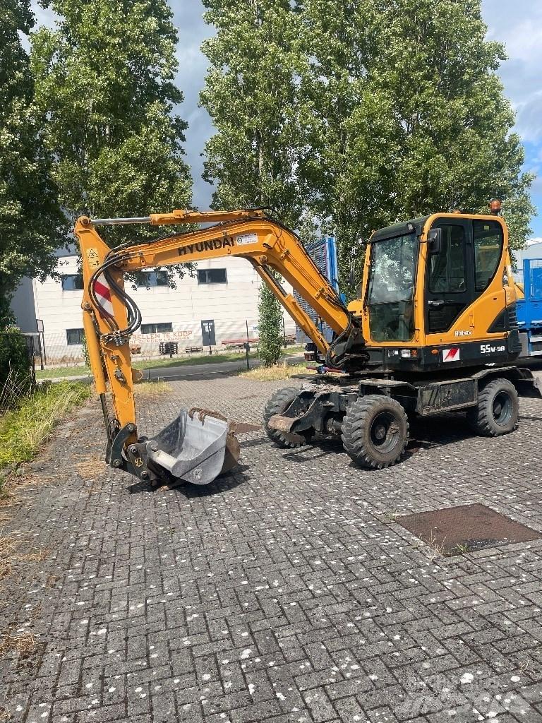 Hyundai 55w9a Pelle sur pneus